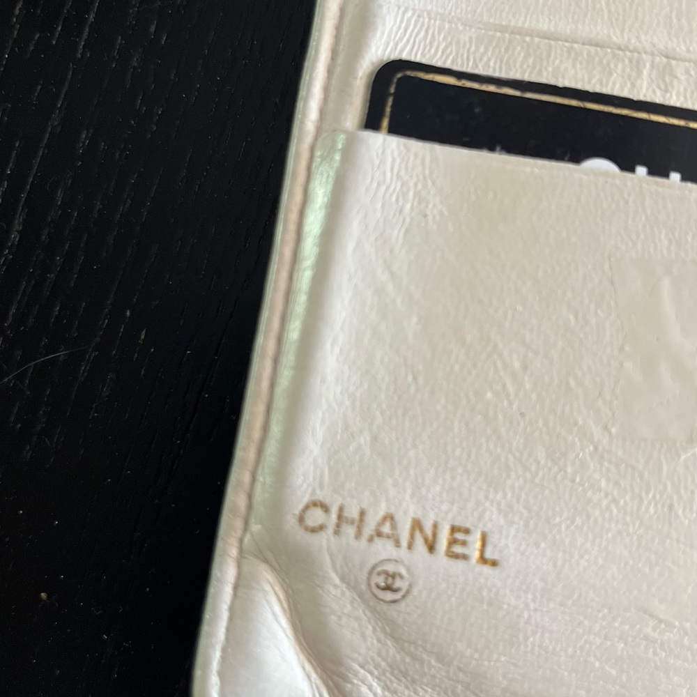 Vintage 1997-1999 Chanel Wallet in Cream/White - Picture 9 of 13